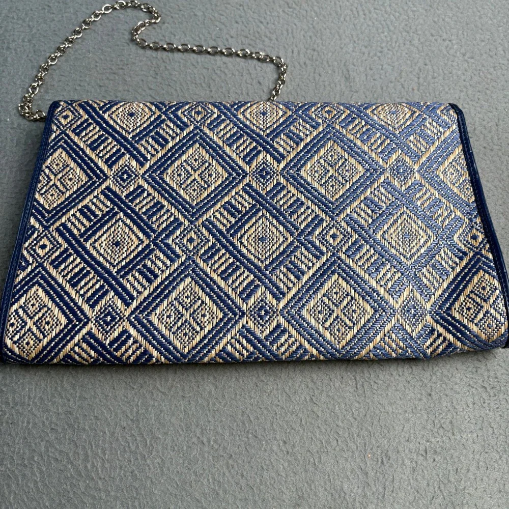 Poppie Jones Navy Blue Tan Woven Straw Geometric Envelope Clutch Chain Strap